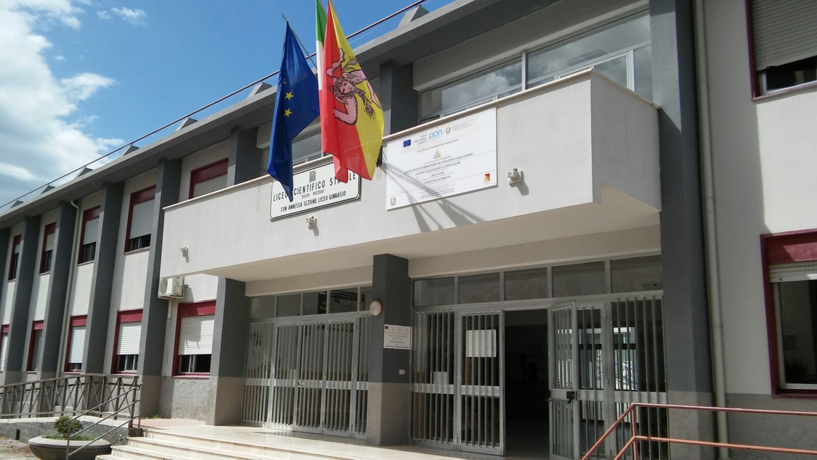 Fotografia della Sede Centrale del Liceo Lucio Piccolo